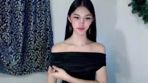 ELLA online show from October 2025 08:59:02 PM