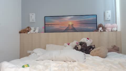 Ella Mira online show from June 2026 02:09:01 AM