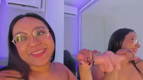 Snapshot of ellamontoya chatting on February 2025 12:48:02 PM Ella online show from February 2025 12:48:02 PM