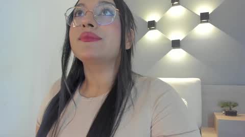 Snapshot of ellamontoya chatting on October 2025 12:03:01 PM Ella online show from October 2025 12:03:01 PM