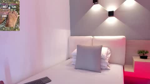 Snapshot of ellamontoya chatting on October 2025 12:19:02 PM Ella online show from October 2025 12:19:02 PM