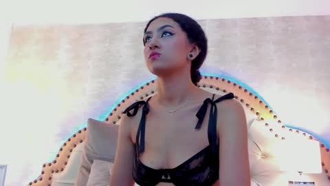 Ella Sanders online show from April 2026 07:07:02 PM