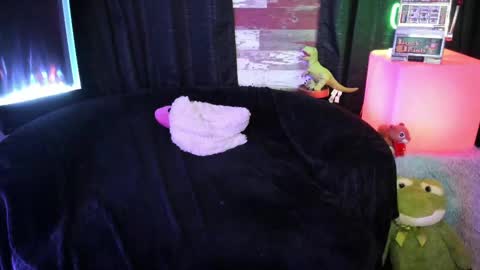 Snapshot of elle4you chatting on October 2025 09:47:02 PM ELLE online show from October 2025 09:47:02 PM