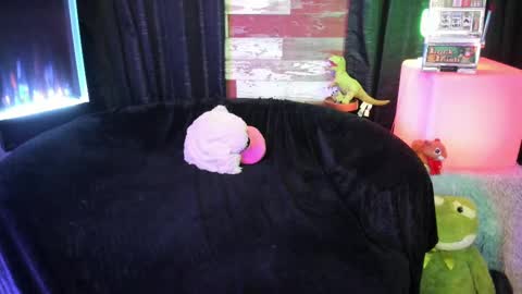 Snapshot of elle4you chatting on October 2025 07:01:02 PM ELLE online show from October 2025 07:01:02 PM