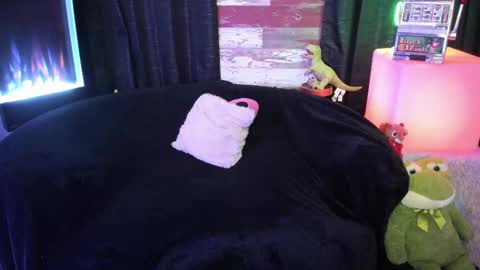 Snapshot of elle4you chatting on October 2025 08:24:02 PM ELLE online show from October 2025 08:24:02 PM