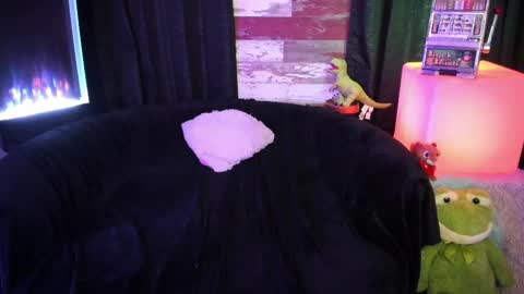 Snapshot of elle4you chatting on November 2025 07:27:01 PM ELLE online show from November 2025 07:27:01 PM