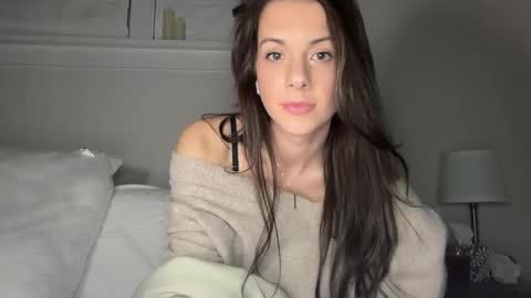 Snapshot of elle67 chatting on December 2025 09:48:01 AM Elle67 online show from December 2025 09:48:01 AM