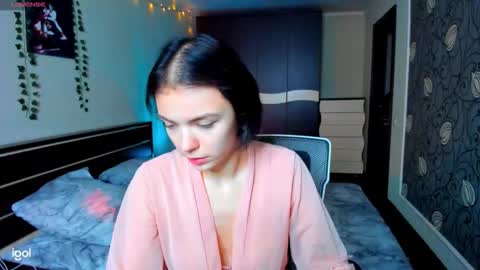 Snapshot of elle_blair chatting on September 2025 01:49:01 PM Luna online show from September 2025 01:49:01 PM