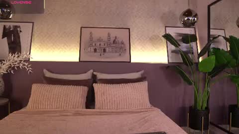 Elle Diane online show from August 2026 12:15:01 AM