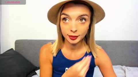 ellen_flow online show from September 2025 08:55:02 PM