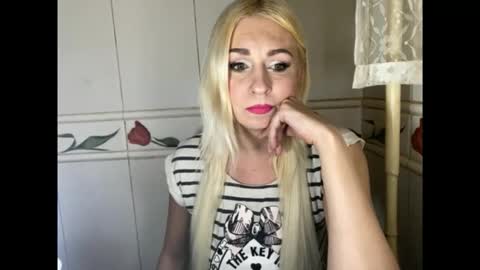 Snapshot of ellenmiss chatting on September 2025 04:23:01 AM EllenMiss online show from September 2025 04:23:01 AM