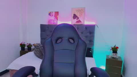  Ellie   online show from September 2025 12:08:02 PM