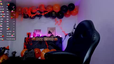  Ellie   online show from October 2025 12:01:02 PM