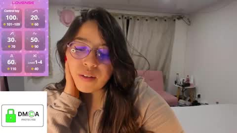 Snapshot of ellie_jones1 chatting on February 2025 02:28:02 AM Ellie online show from February 2025 02:28:02 AM