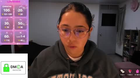 Snapshot of ellie_jones1 chatting on March 2025 03:32:01 AM Ellie online show from March 2025 03:32:01 AM