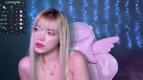 Snapshot of ellie_lovely_girl chatting on November 2025 06:52:02 PM ellie online show from November 2025 06:52:02 PM