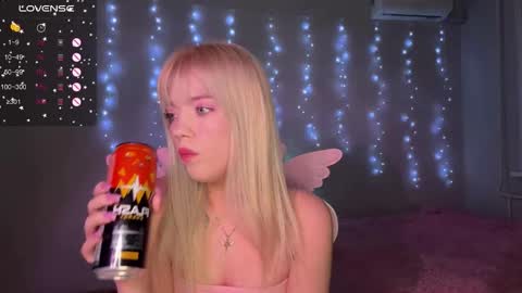 Snapshot of ellie_lovely_girl chatting on December 2025 07:42:02 PM ellie online show from December 2025 07:42:02 PM