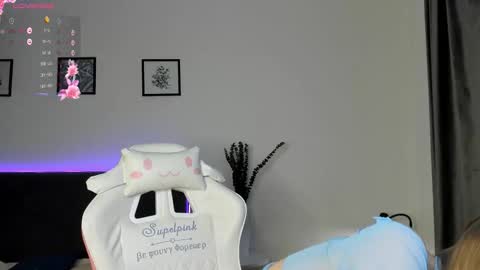 elliedi online show from October 2025 09:15:02 PM