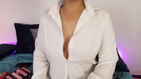 elliee1 online show from May 2026 12:11:01 PM