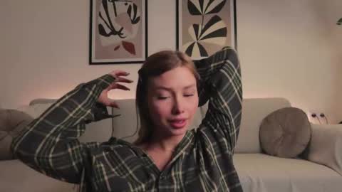 Elizabeth or you can call me Ellie online show from October 2025 05:11:01 PM