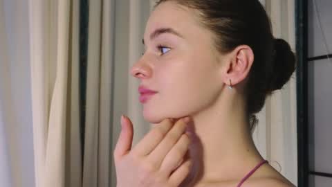 Snapshot of elliephant_ chatting on December 2024 06:49:01 PM just Emily online show from December 2024 06:49:01 PM