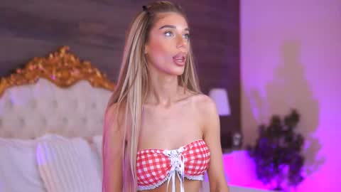 Snapshot of ellieredd chatting on September 2025 06:39:02 AM Ellie online show from September 2025 06:39:02 AM