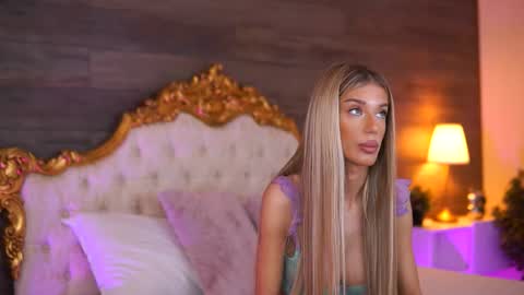 Snapshot of ellieredd chatting on October 2025 08:58:01 AM Ellie online show from October 2025 08:58:01 AM