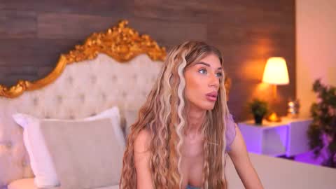 Snapshot of ellieredd chatting on November 2025 09:54:02 AM Ellie online show from November 2025 09:54:02 AM