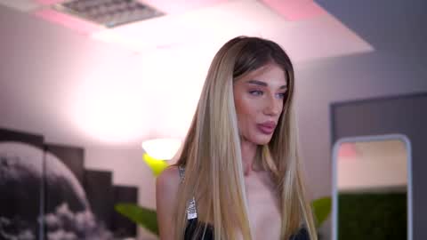 Snapshot of ellieredd chatting on December 2025 06:58:01 PM Ellie online show from December 2025 06:58:01 PM