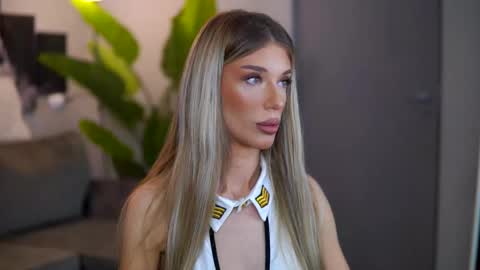 Snapshot of ellieredd chatting on December 2025 07:09:01 PM Ellie online show from December 2025 07:09:01 PM