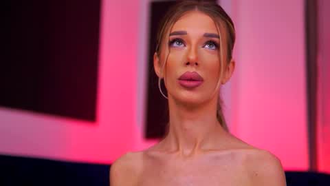 Snapshot of ellieredd chatting on December 2025 04:30:01 AM Ellie online show from December 2025 04:30:01 AM