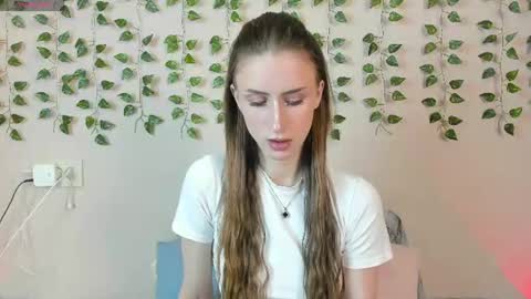 Snapshot of ellierough chatting on June 2026 04:24:02 AM ellierough online show from June 2026 04:24:02 AM