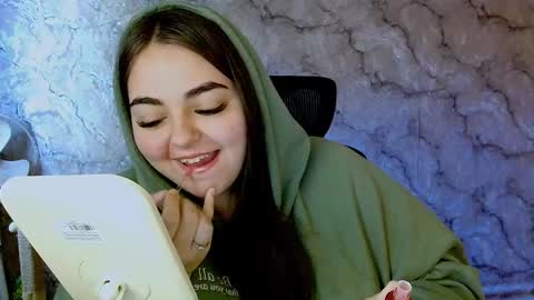 Snapshot of ellies_8 chatting on September 2025 06:50:02 AM Ellie online show from September 2025 06:50:02 AM