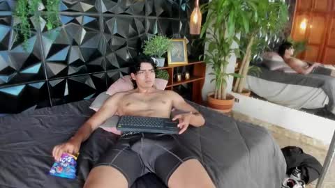 Elloit Colton online show from November 2025 08:52:01 PM