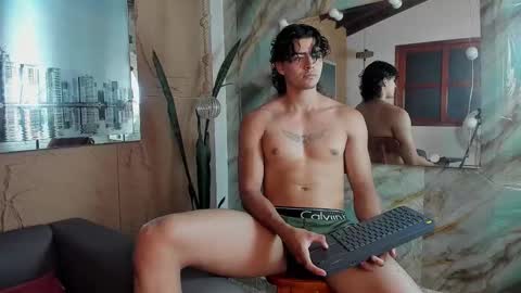 Elloit Colton online show from November 2025 08:12:01 PM