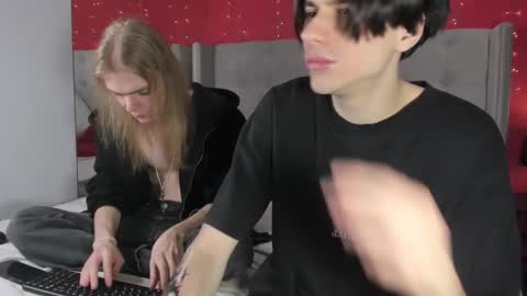 ellis_rin online show from November 2025 07:57:01 PM