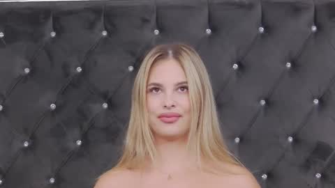 Elsa Jean online show from September 2025 02:33:01 AM