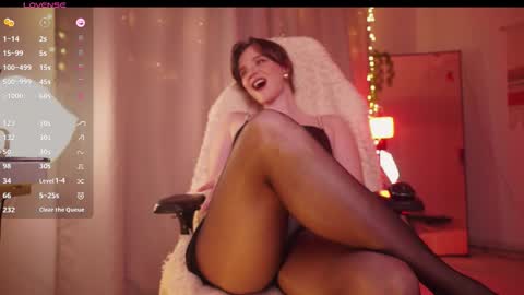 Snapshot of elly_belly chatting on February 2026 03:57:01 PM Elly online show from February 2026 03:57:01 PM