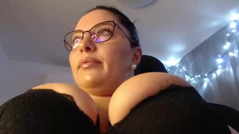 Snapshot of elly_denise chatting on November 2025 06:19:01 PM Denise online show from November 2025 06:19:01 PM