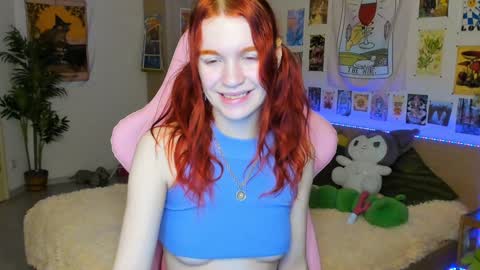 Snapshot of elly_milas chatting on December 2024 06:20:01 AM Elly Fansly online show from December 2024 06:20:01 AM