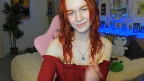 Snapshot of elly_milas chatting on December 2024 06:21:01 PM Elly Fansly online show from December 2024 06:21:01 PM