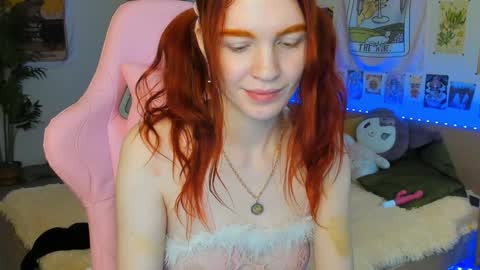 Snapshot of elly_milas chatting on December 2024 09:14:01 AM Elly Fansly online show from December 2024 09:14:01 AM
