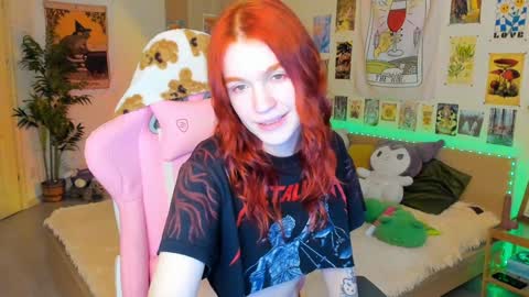 Snapshot of elly_milas chatting on January 2025 08:31:01 AM Elly Fansly online show from January 2025 08:31:01 AM