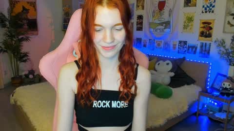 Snapshot of elly_milas chatting on January 2025 11:28:01 AM Elly Fansly online show from January 2025 11:28:01 AM