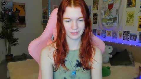 Snapshot of elly_milas chatting on February 2025 08:33:02 AM Elly Fansly online show from February 2025 08:33:02 AM