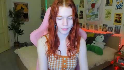 Snapshot of elly_milas chatting on March 2025 08:41:02 AM Elly Fansly online show from March 2025 08:41:02 AM