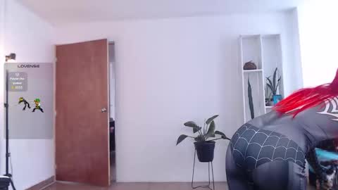 Snapshot of elly_uwuw chatting on September 2025 08:20:02 PM Emy Castro online show from September 2025 08:20:02 PM