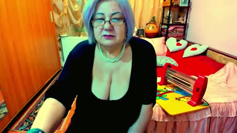 Snapshot of ellyhot53 chatting on January 2025 02:46:01 PM ellyhot53 online show from January 2025 02:46:01 PM