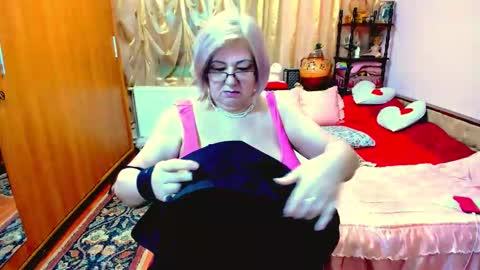 Snapshot of ellyhot53 chatting on February 2025 03:52:01 PM ellyhot53 online show from February 2025 03:52:01 PM