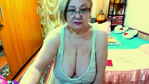 ellyhot53 online show from June 2026 03:58:01 PM